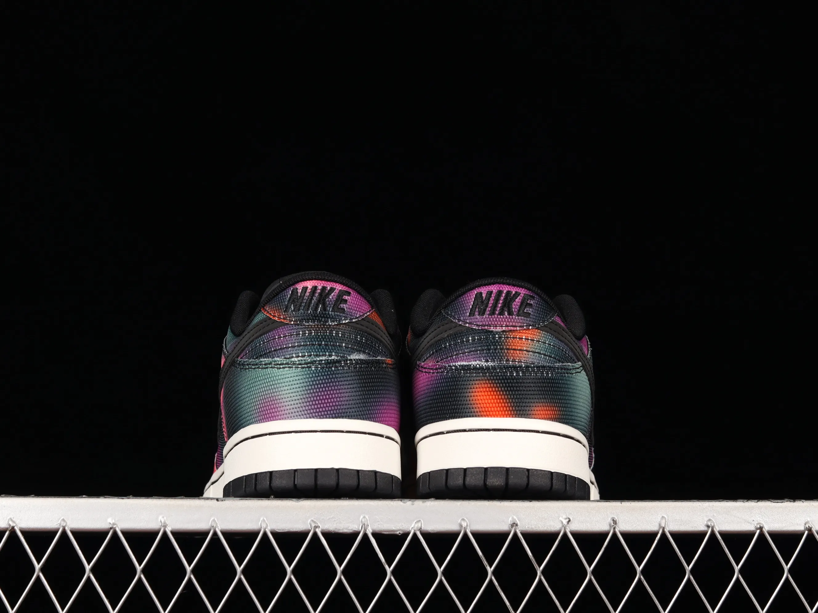 All Categories Nk SB Dunk Series Nk SB Dunk Low Low-top sneakers F version Nk Dunk Low "Graffiti" Street graffiti Black and purple tie-dye SB low-top sports and leisure sneakers DM0108-002